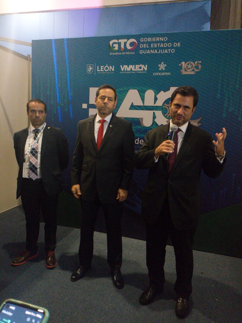 - Reunión de trabajo entre el gobernador de Guanajuato, Diego Sinhue Rodríguez Vallejo, y el presidente de la Confederación de Cámaras Industriales (Concamin), Francisco Cervantes Díaz.