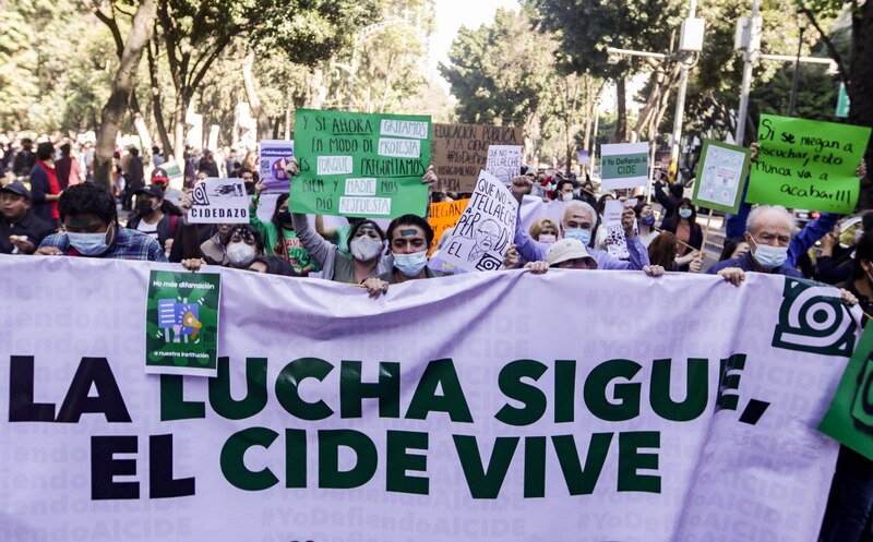 Estudiantes del CIDE protestan contra recortes presupuestarios