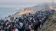 Regresa marea humana de palestinos a la destruida Gaza: primer día del alto el fuego    
