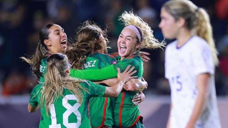 La Selección Femenil Mexicana celebra su victoria