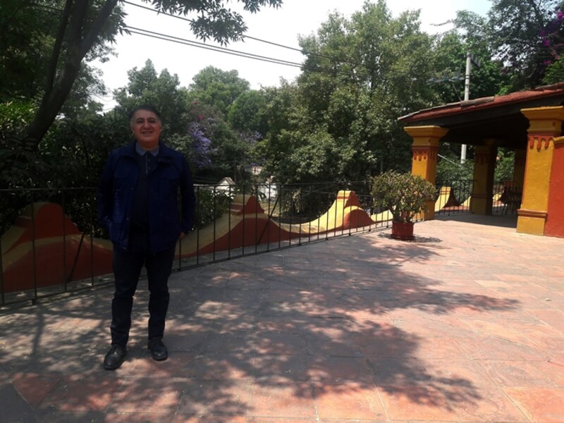 El candidato a la alcaldía de la Ciudad de México, Armando Zúñiga, recorre las calles de la colonia Morelos.