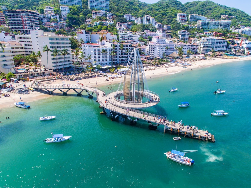 Muelle en la playa de Puerto Vallarta