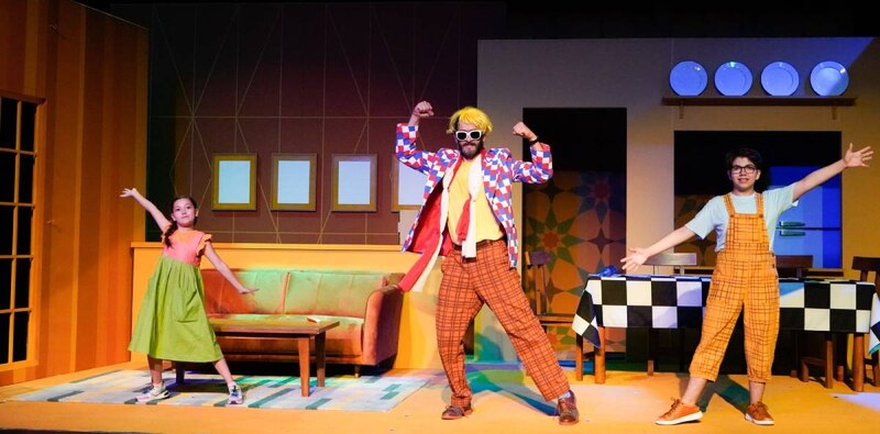 ¡Tres locos en escena!