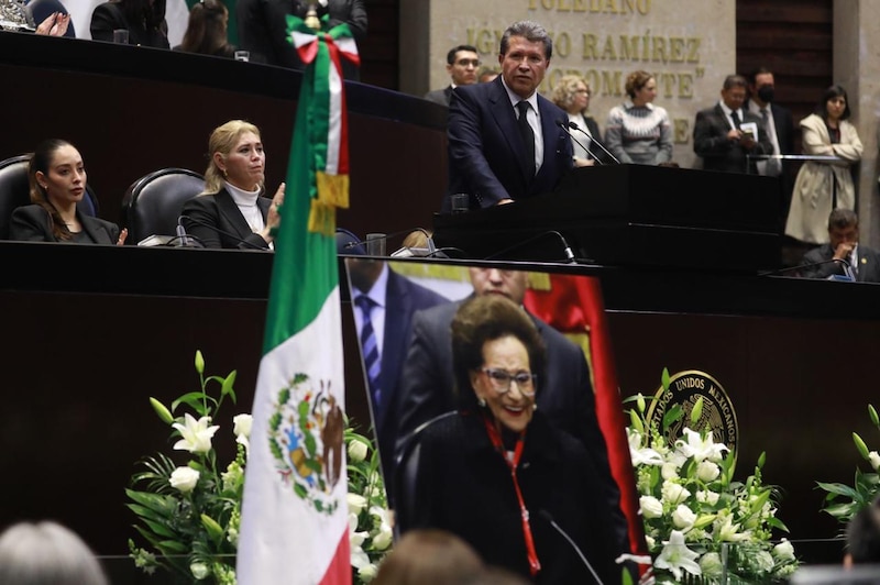 El presidente López Obrador encabeza homenaje a la escritora Elena Poniatowska