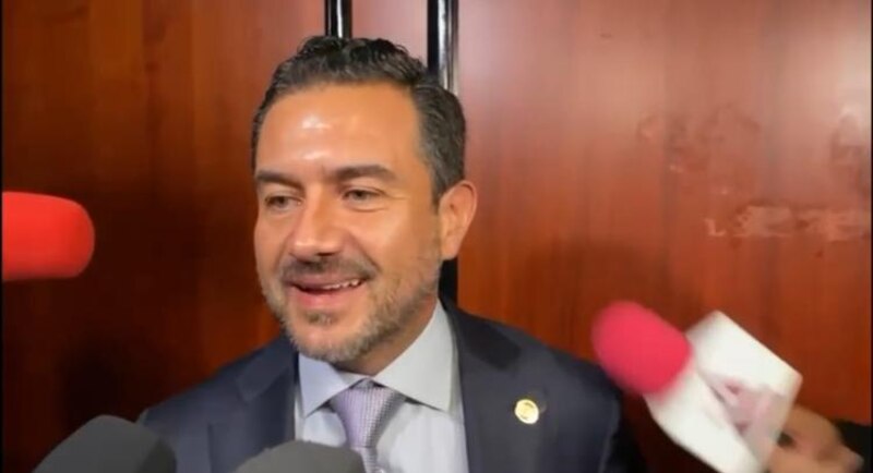 El presidente electo de Colombia, Gustavo Petro, habla con los medios de comunicación.