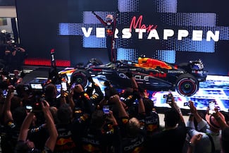 Verstappen sacude el Mundial y Sainz logra un podio épico en Catar