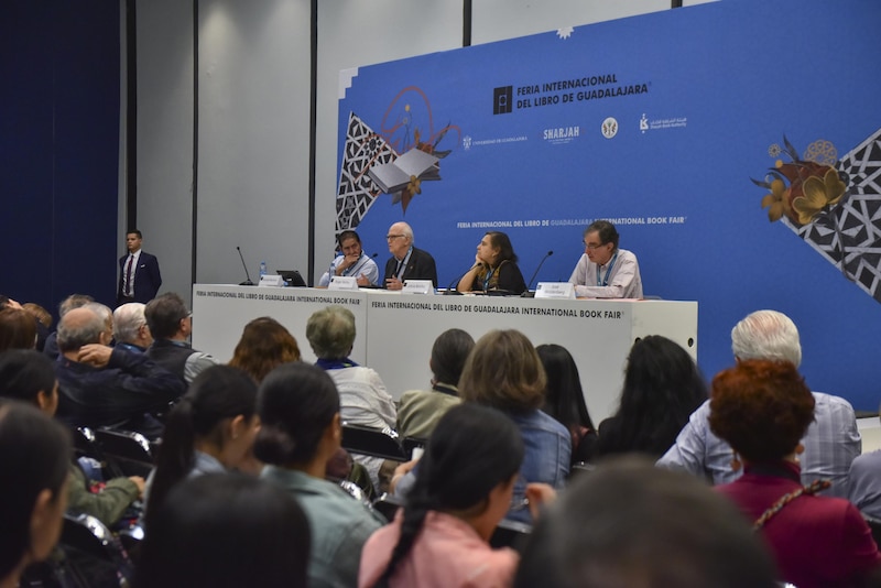 Presentación de libro en la Feria Internacional del Libro de Guadalajara