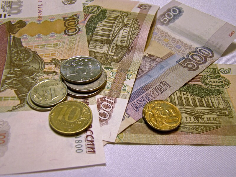 Monedas y billetes rusos