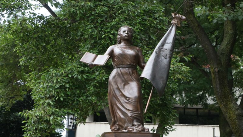 Monumento a la maestra rural