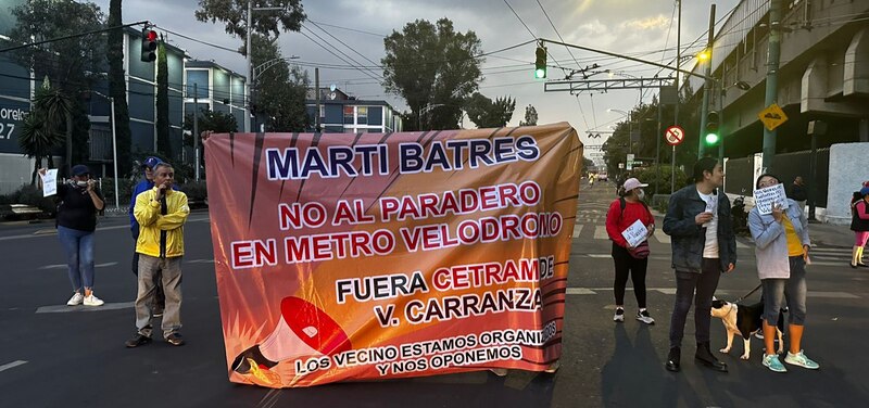 Protesta contra el paradero en el metro Velódromo