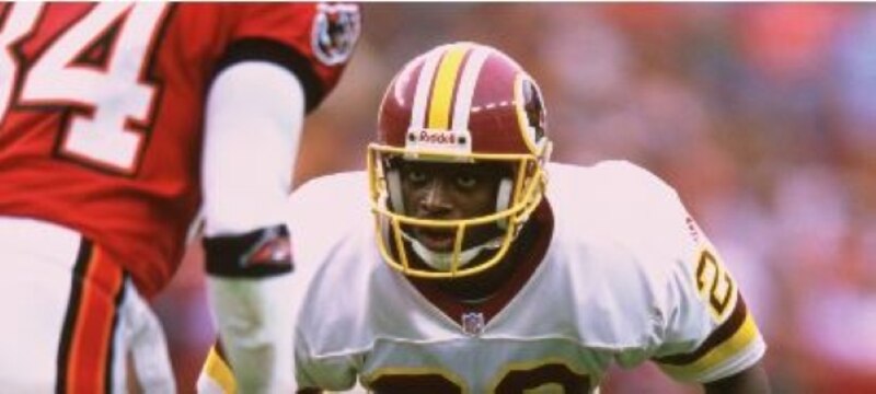 El jugador de fútbol americano Darrell Green en acción.