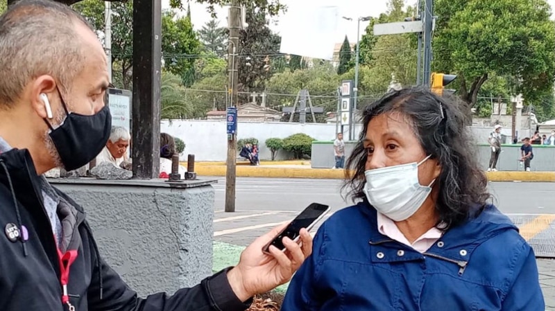 Entrevista a una mujer en la calle