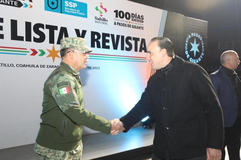 El gobernador de Coahuila, Miguel Ángel Riquelme Solís, encabezó la ceremonia del 100° día de su gobierno