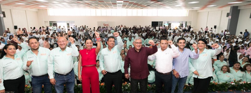 AMLO encabeza mitin en el zócalo de la Ciudad de México