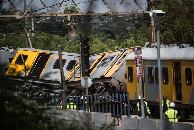 Accidente de tren en Sudáfrica deja al menos 18 muertos