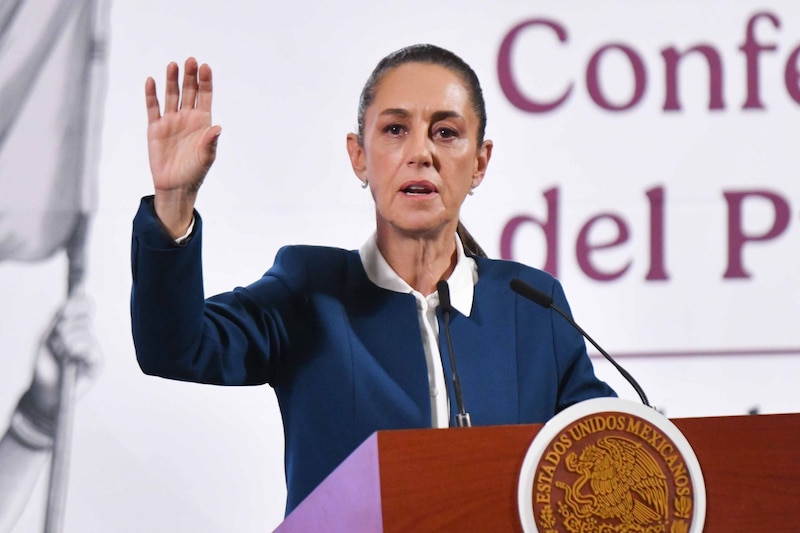 Claudia Sheinbaum, presidenta de México, durante la conferencia matutina realizada en Palacio Nacional en la que anunció una inversión de mil trescientos millones de dólares por parte de la empresa estadounidense "The Home Depot".