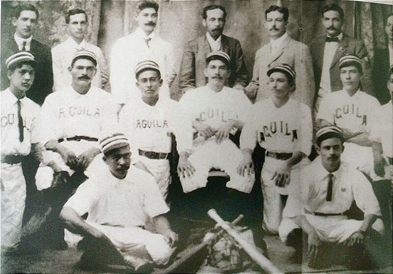 El equipo de béisbol Aguila de Veracruz en 1908.
