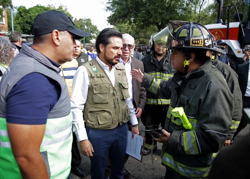 Bomberos sofocan incendio en mercado de Sonora