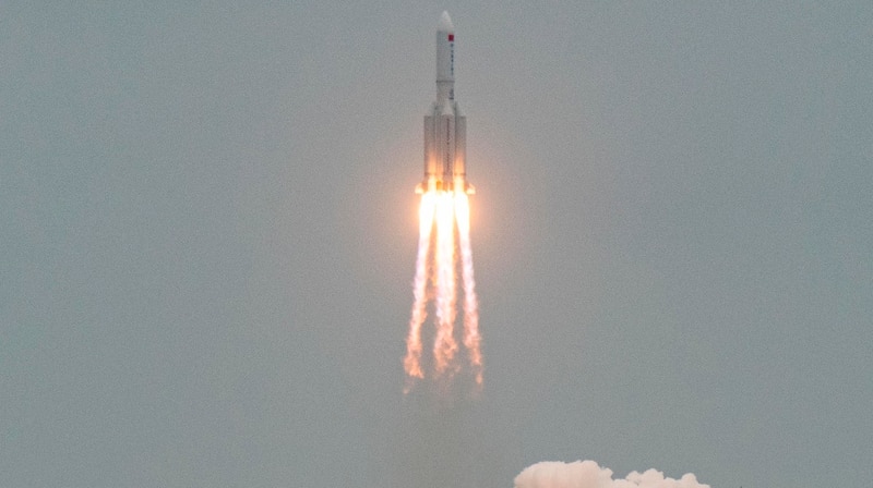 Lanzamiento de un cohete espacial