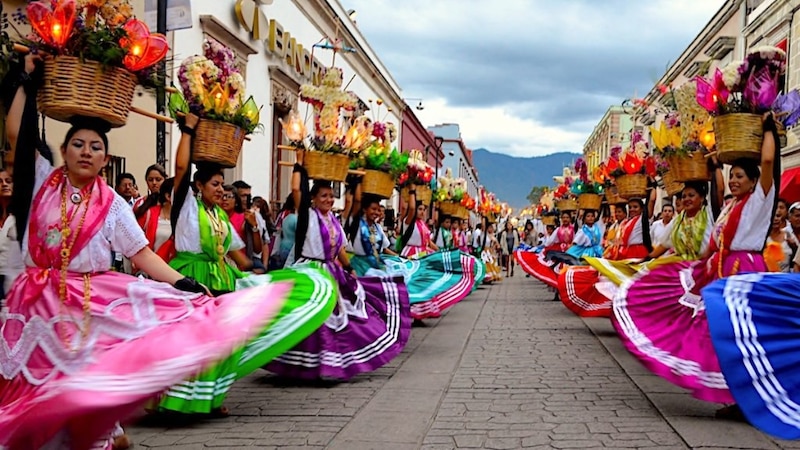 Mujeres bailando en una calle de México