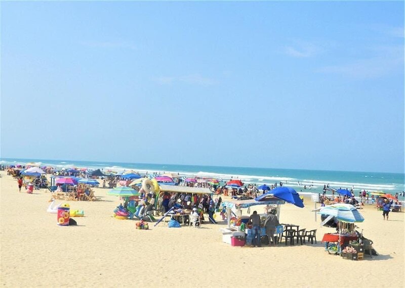 Playa con mucha gente