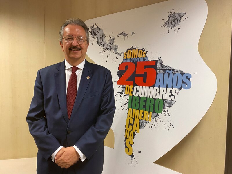 El presidente de la República, Luis Abinader, encabeza la delegación dominicana que participa en la XXVI Cumbre Iberoamericana de Jefes de Estado y de Gobierno, que se celebra en Madrid, España.