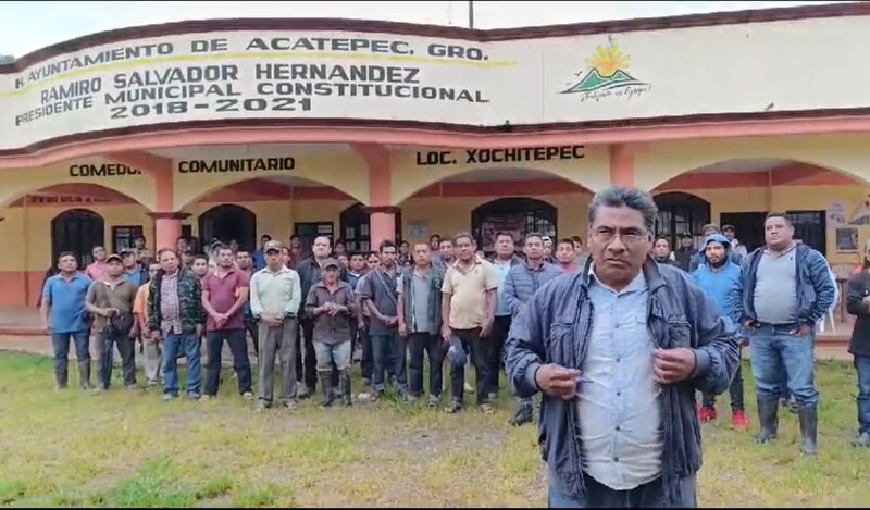 Title: Reunión con los pobladores de la comunidad de Xochitepec