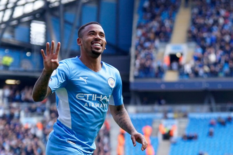El jugador de fútbol Gabriel Jesus celebra un gol con el Manchester City