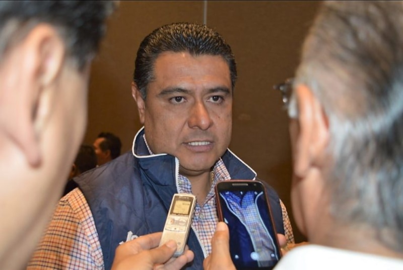 El gobernador de Oaxaca, Alejandro Murat, da una entrevista a la prensa.