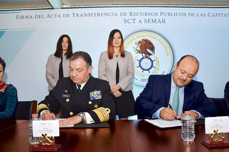 Title: Firma del acta de transferencia de recursos públicos de las capitanías de puerto de la Secretaría de Comunicaciones y Transportes a la Secretaría de Marina