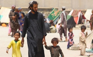 ONU y Cruz Roja alertan el retorno de más de 256 mil refugiados  afganos a su país desde Irán 