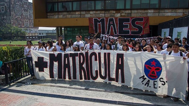 Estudiantes protestan por la matrícula en la UNAM.