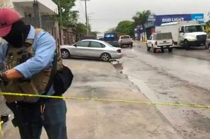 Policía investiga escena del crimen