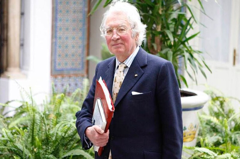El profesor jubilado de la Universidad de Cambridge, John Elliott, es un hispanista británico que ha escrito extensamente sobre la historia de España.