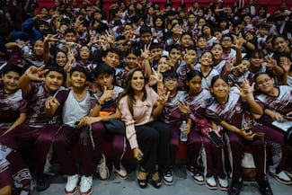 Recibe Mara Lezama la Presea “Mensajero de La Paz”, una de las 16 existentes en todo el mundo