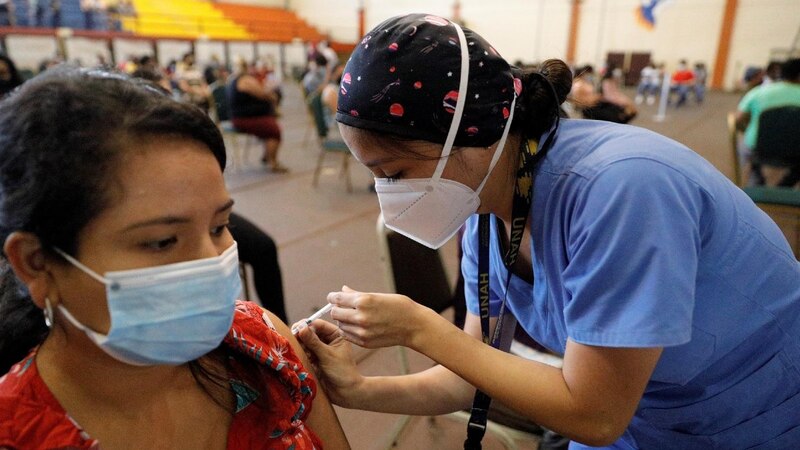 Vacunación contra el COVID-19 en El Salvador