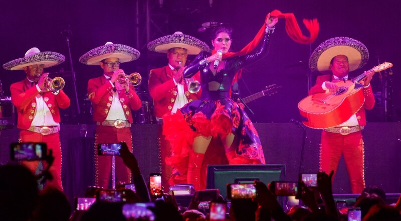 ¡Ana Gabriel cantando en vivo!