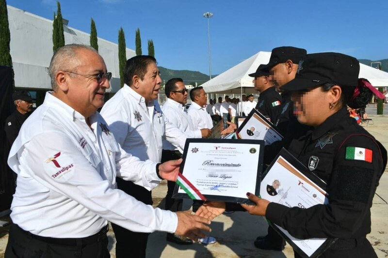Entrega de reconocimientos a policías estatales