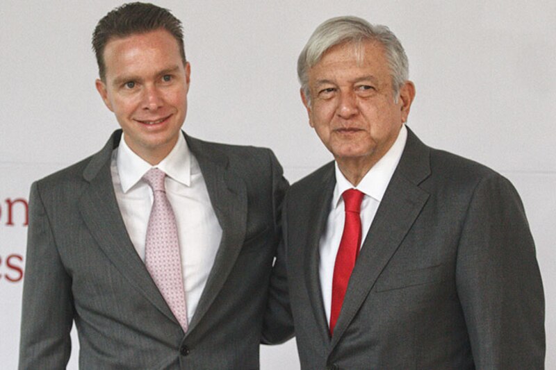 El presidente electo de México, Andrés Manuel López Obrador, se reúne con el presidente de Colombia, Juan Manuel Santos.