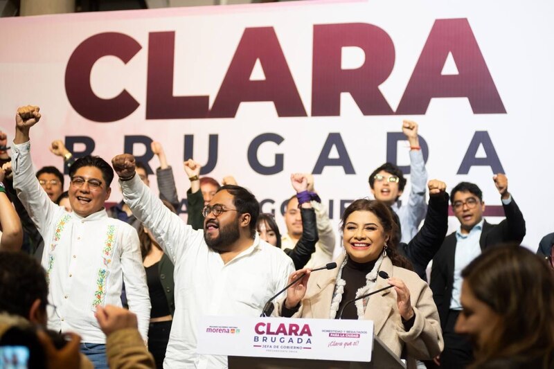 Clara Brugada, candidata de Morena a la alcaldía de Iztapalapa, durante un mitin de campaña.