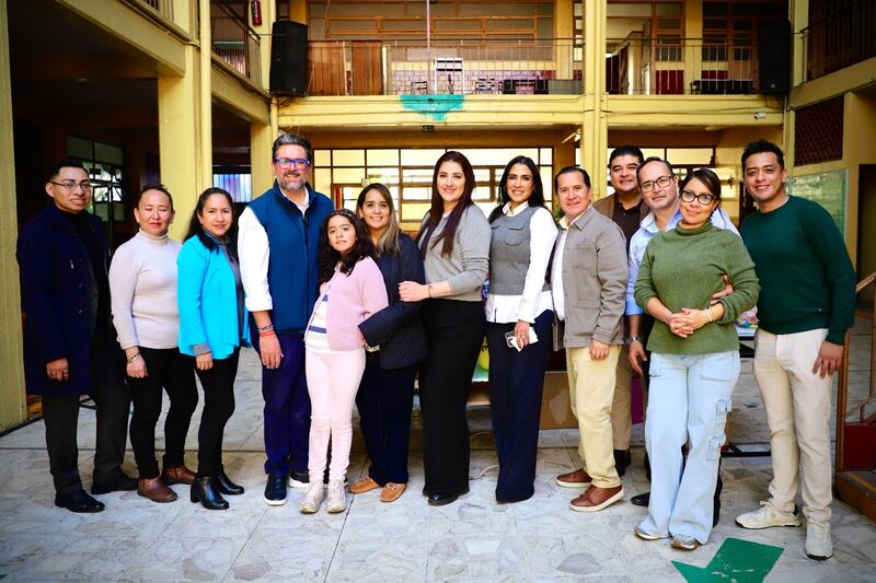 Yeshua Barragán en la entrega de juguetes por Día de Reyes