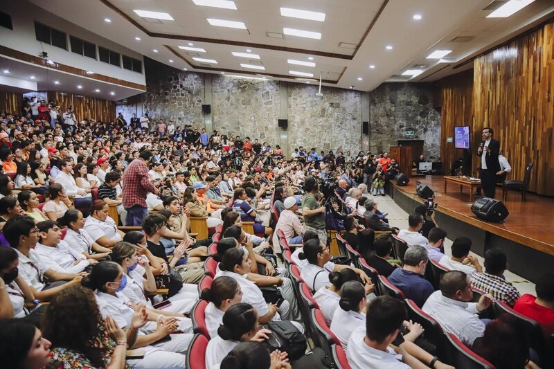 Conferencia sobre salud mental en la Universidad de Guadalajara