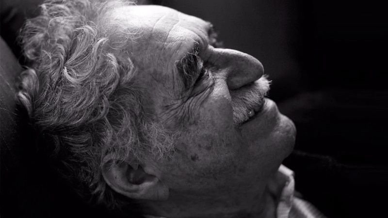Retrato de un hombre mayor sonriendo