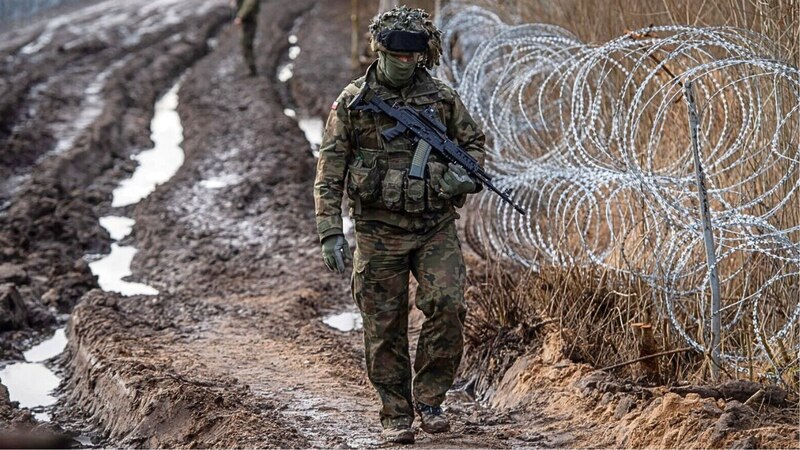Soldado polaco en la frontera con Bielorrusia