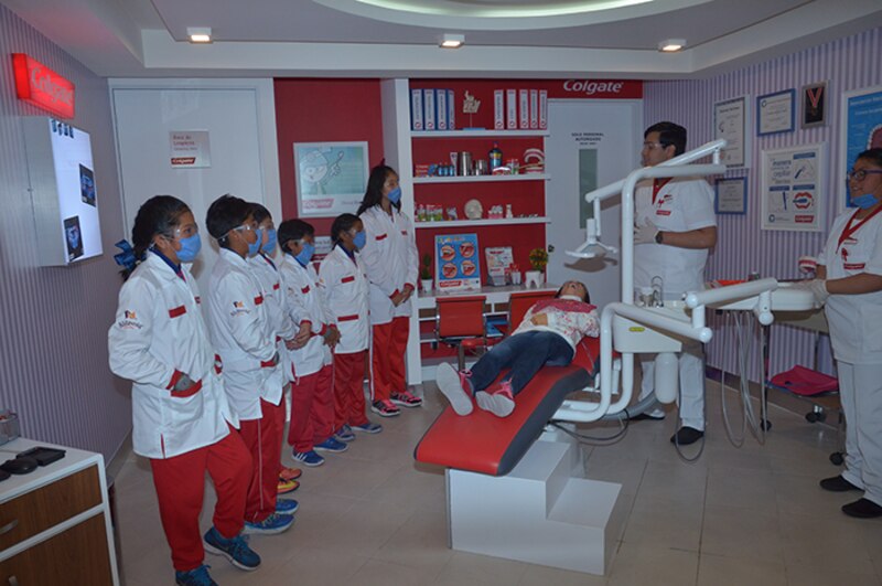 Colgate enseña a los niños la importancia de la salud bucal