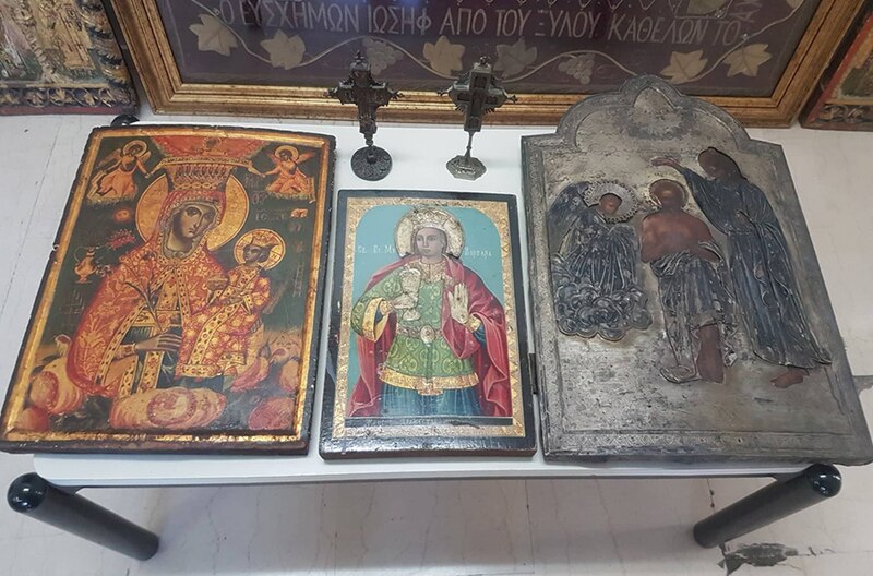 Antiguo conjunto de iconos religiosos ortodoxos griegos
