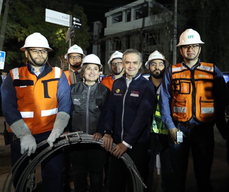 El Presidente López Obrador supervisa los trabajos de restablecimiento del servicio eléctrico en la Ciudad de México