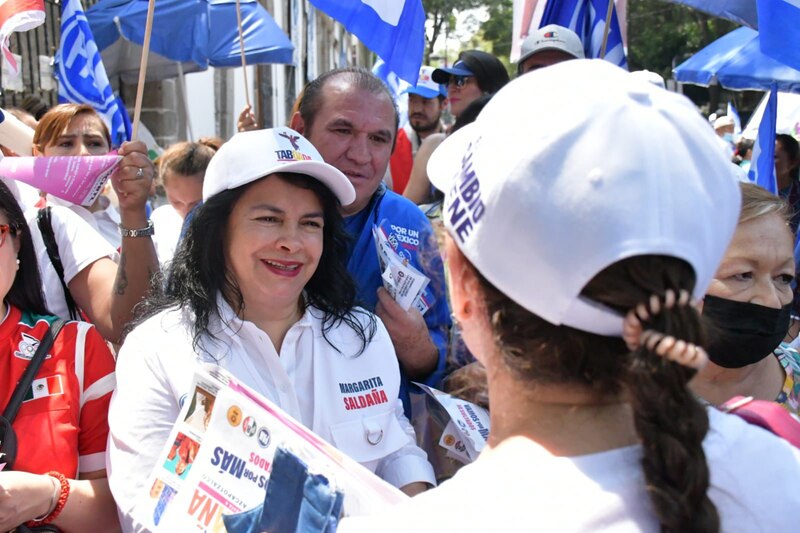Margarita Saldaña, candidata de Morena a la alcaldía de Azcapotzalco, durante un mitin de campaña.