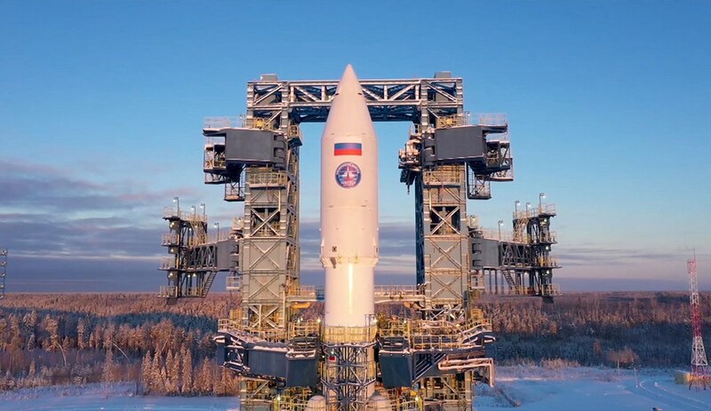 Cohete espacial Soyuz-2.1b en la plataforma de lanzamiento