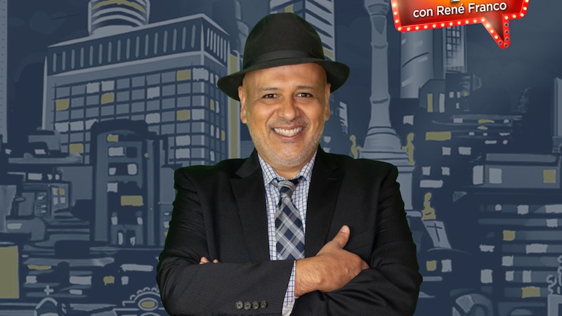 El comediante René Franco actúa en vivo en la ciudad de Nueva York.